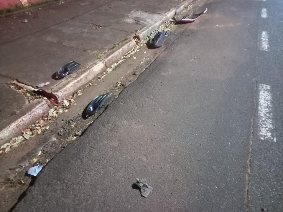 Foto 8 de 11 — Motorista bate violentamente contra poste em Araraquara